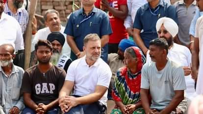 बाढ़ प्रभावित अजनाला के गांव घोनेवाल, थांदे व अन्य गांवों का दौरा कर लोगों से मिले राहुल गांधी।