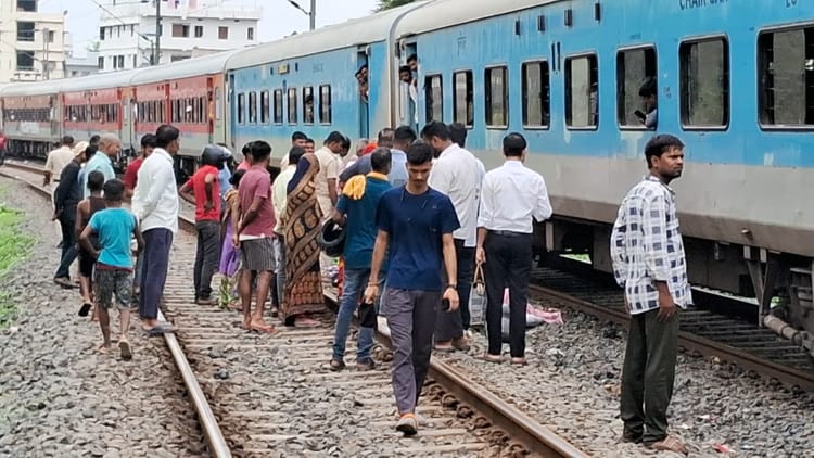 Accident Today : बैंक अधिकारी-कर्मचारी की हादसे में मौत; ड्यूटी पर जाते समय ट्रेन से कटकर दो बहनों की मौत