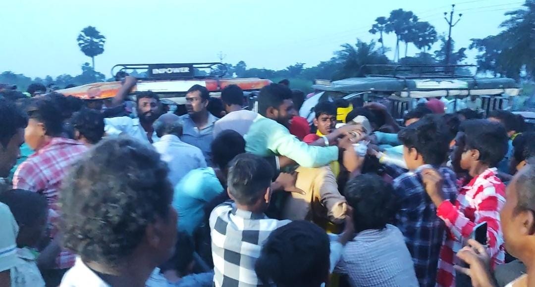 Bihar Muzaffarpur News There was a huge clash between  workers over breakfast in program of Jan Suraj