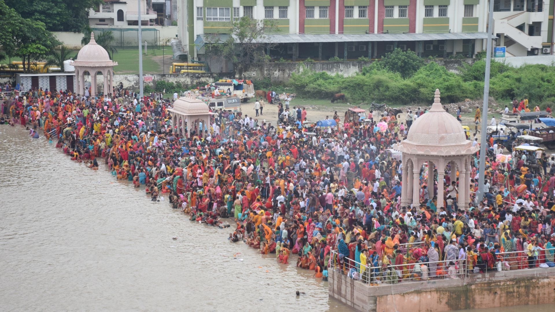 Jivitputrika vrat 2025 Women worshipped Goddess Lakshmi by fast for longevity of their children in varanasi
