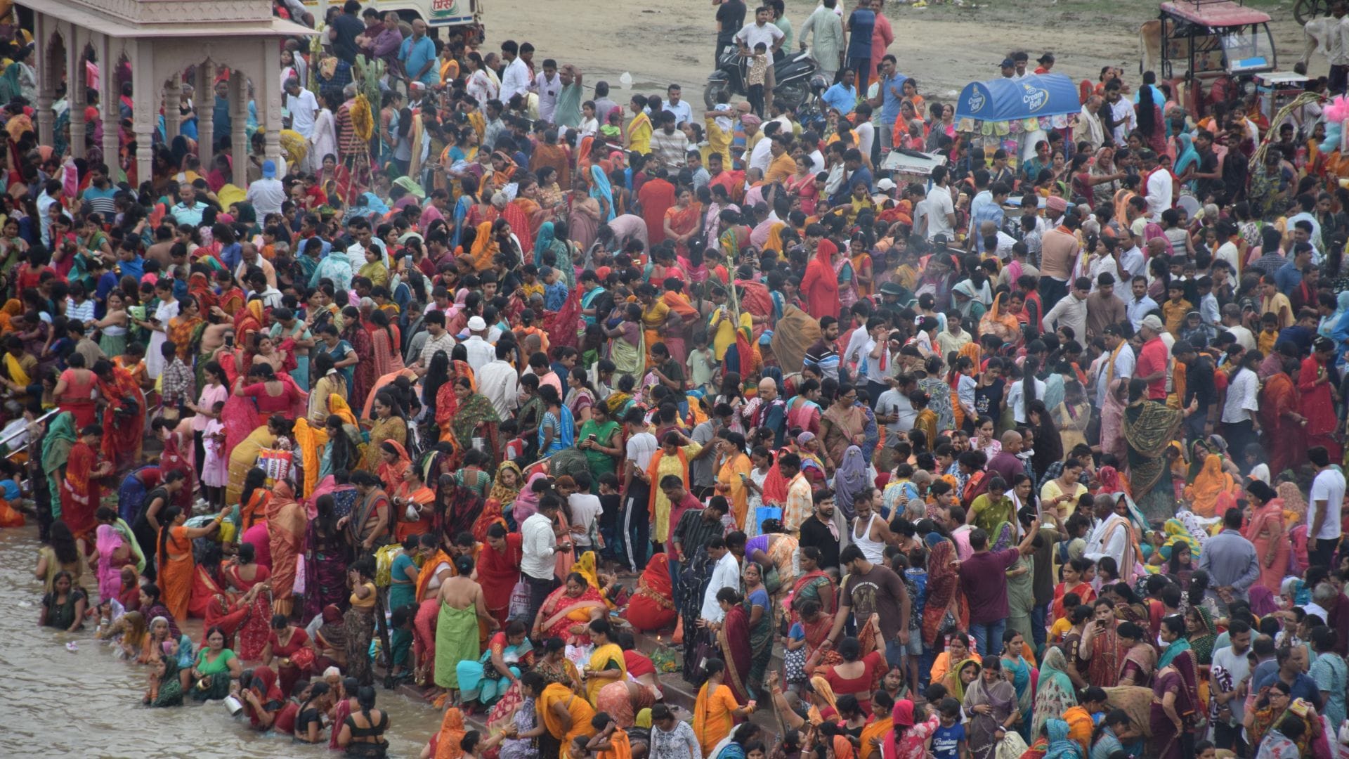 Jivitputrika vrat 2025 Women worshipped Goddess Lakshmi by fast for longevity of their children in varanasi