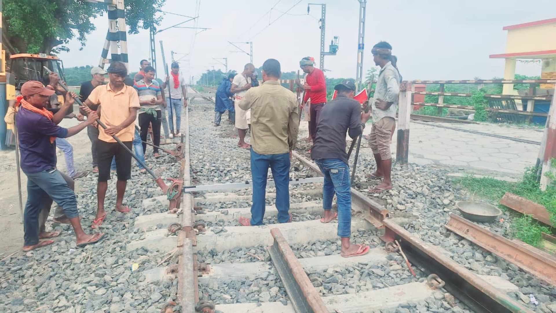 काम करते मजदूर
