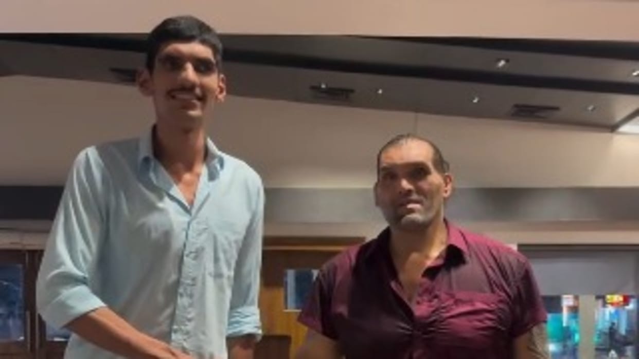 The Great Khali Shocked After Meeting This Man Video Is Going Viral On Social Media