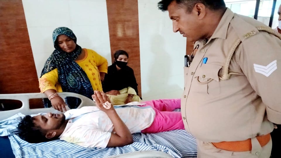 Baghpat: After finding out about the love, the family members killed the girlfriend, lover swallowed poison
