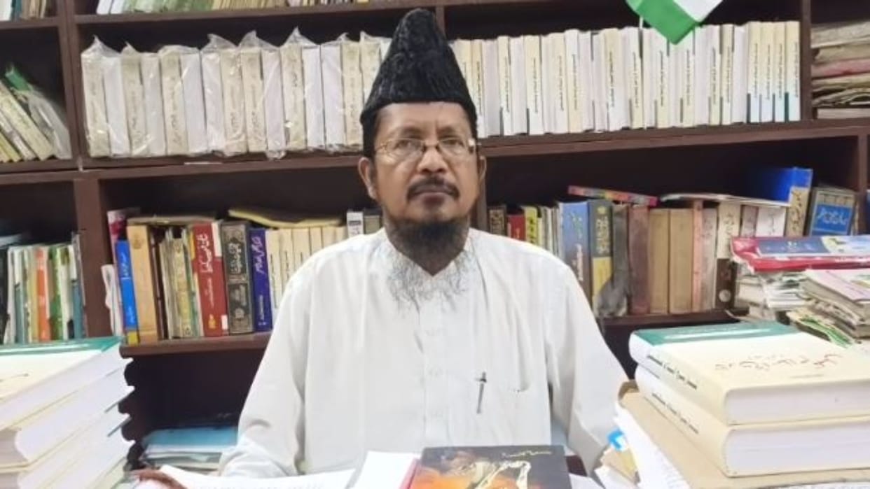 Maulana Shahabuddin Razvi said kathavachak not peep into the houses of Muslim community