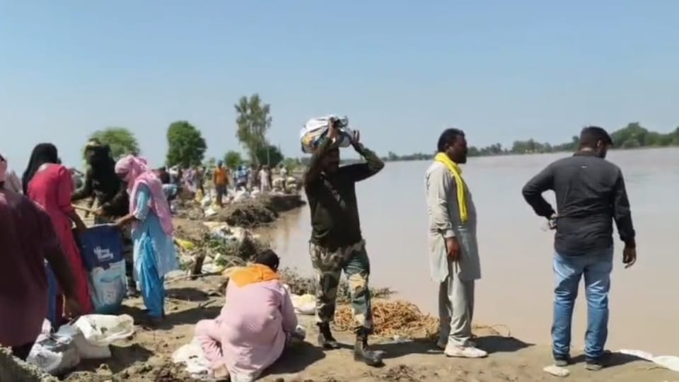 Efforts to save land from river District administration reached village Nihale Wala in Ferozepur BSF