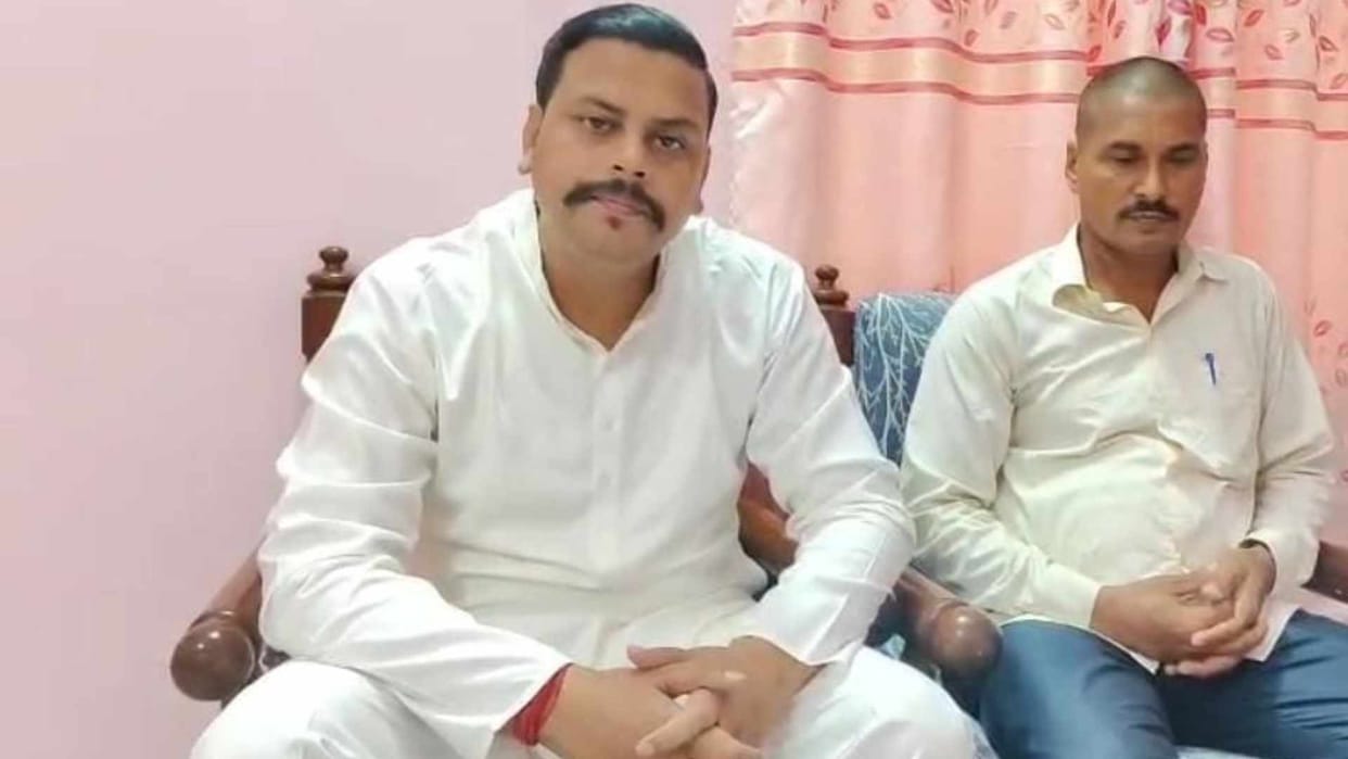JDU leader Savita Shahi filed an FIR against RJD MLA Amar Paswan