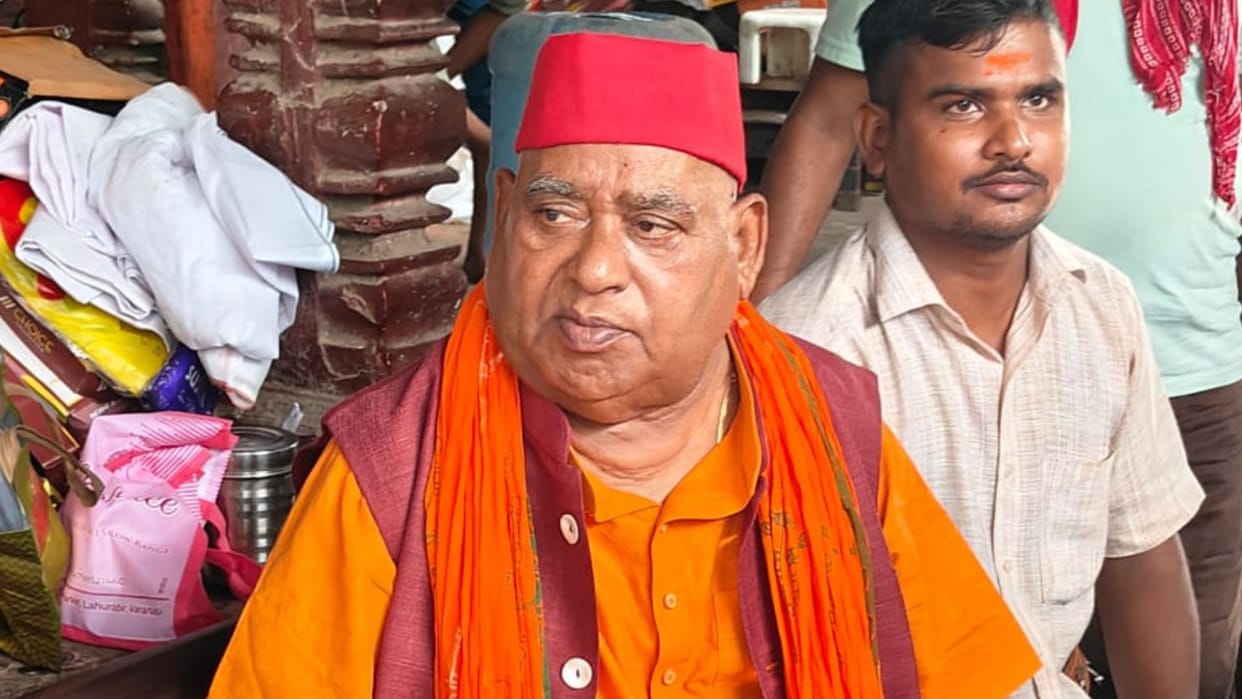 MP Awadhesh Prasad offering Pind Daan at Pishach Mochan Kund Varanasi and accused BJP of vote theft