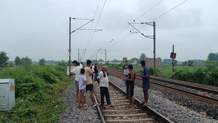 Bihar News: सीवान में ट्रेन हादसा, अरुणाचल एक्सप्रेस की चपेट में आकर दो युवकों की मौत,कई टुकड़ों में बिखरे शव