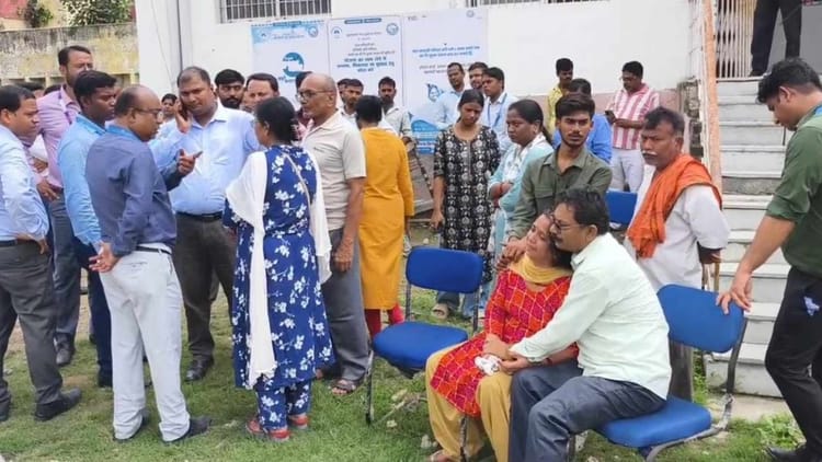 Bihar: 'शादी की तैयारियां अधूरी रहीं', दो सगी बहनों की ट्रेन से कटकर मौत, मां की चीखों से गूंजा अस्पताल