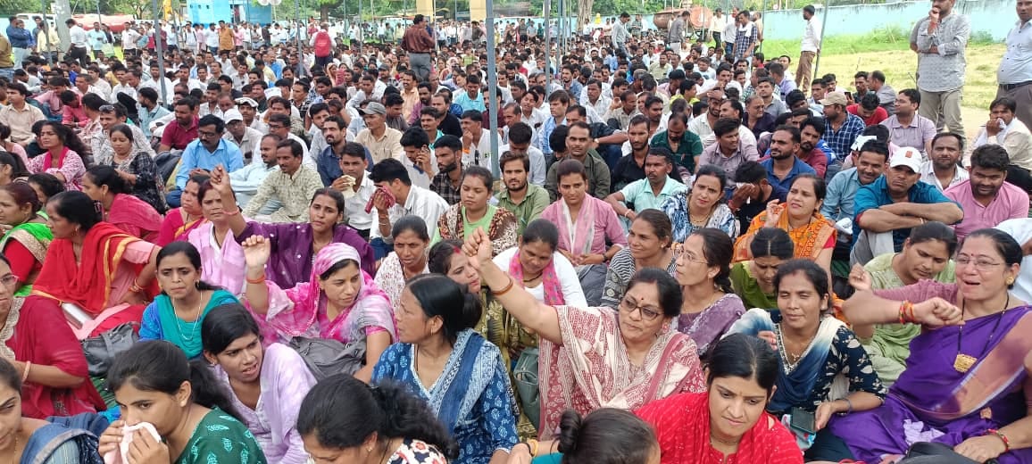 Bhopal: Guest teachers from across the state gathered in the capital Bhopal, protesting for several demands in