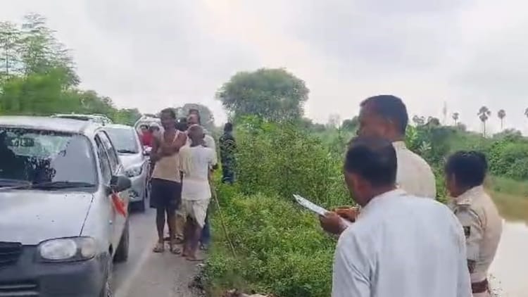 Murder Case : सोन नहर में मिला अज्ञात युवक का शव, हत्या के दौरान निकाल ली दोनों आंखें