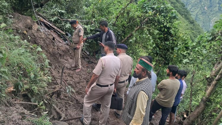 Himachal Flood : इस रात की सुबह नहीं… बेटे के साथ मायके आई महिला और उसकी ताई की दबकर मौत