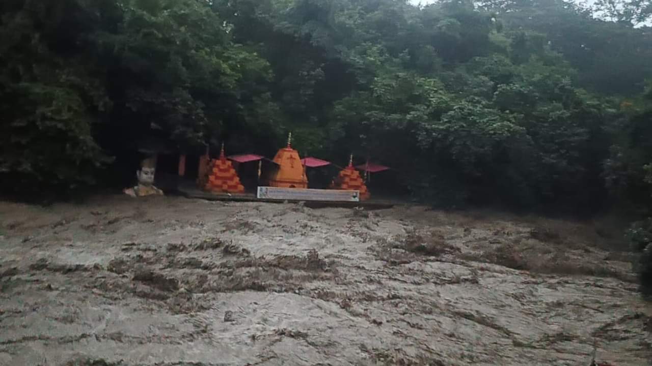 Cloudburst in Dehradun Sahastradhara one labourer died in Mussoorie heavy rains caused devastation Uttarakhand