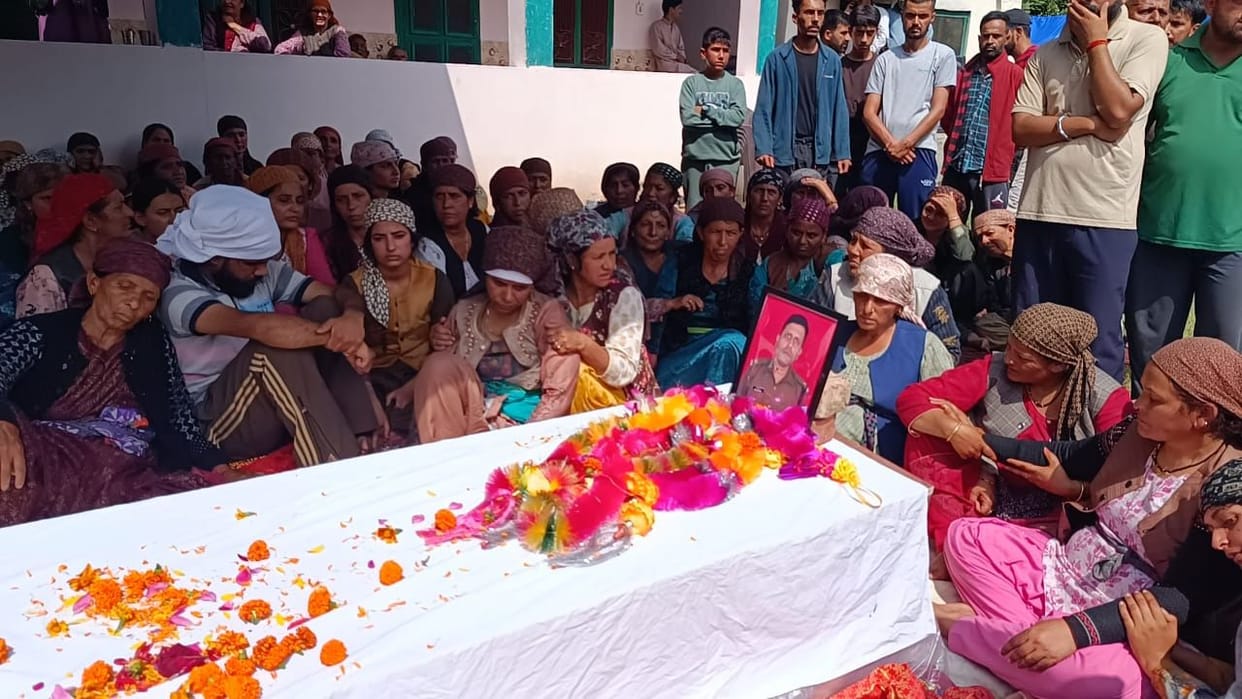 Himachal SSB jawan Gopal Singh died of cardiac arrest in Assam last rites given with state honours