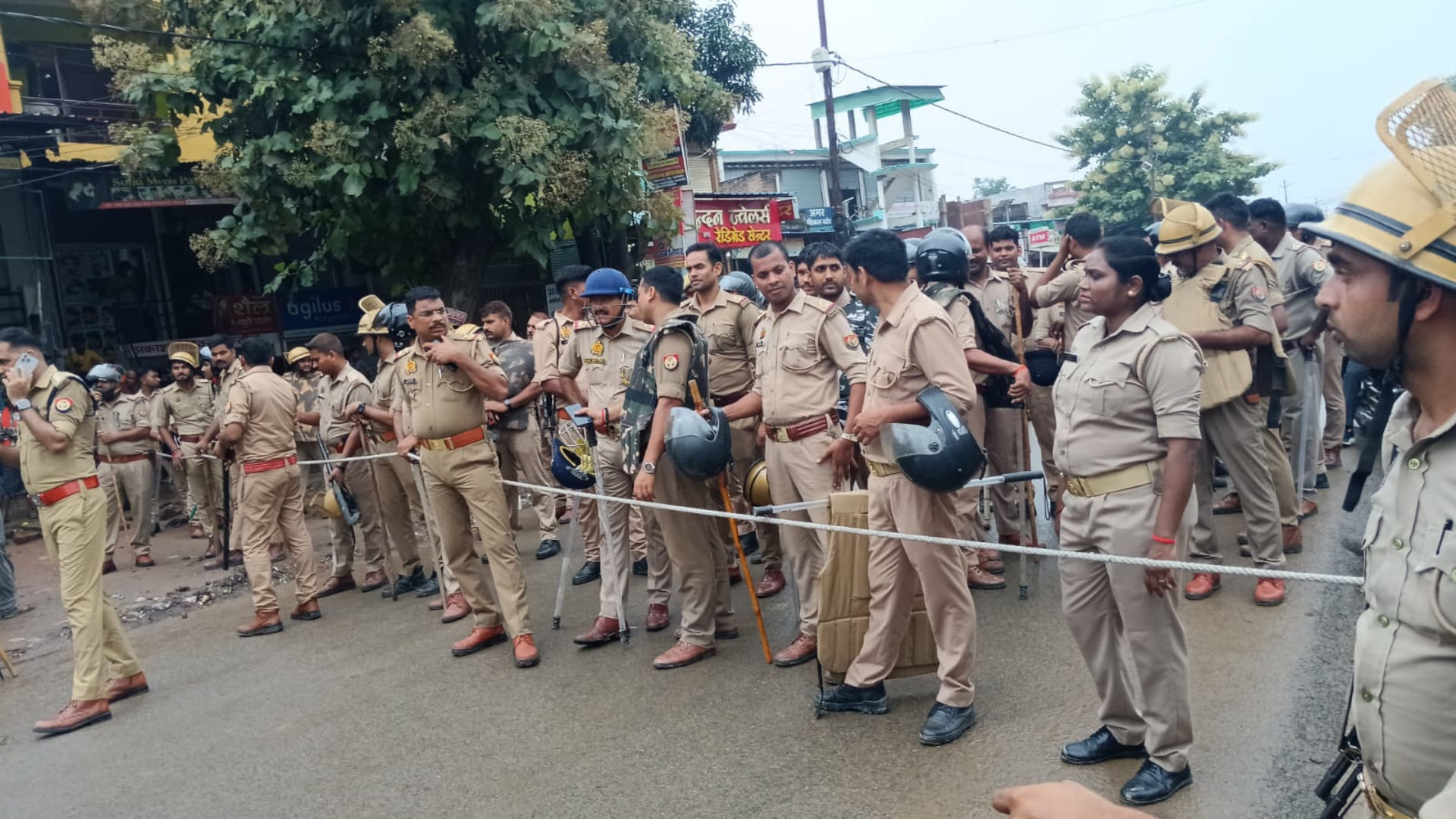 UP News Violence Erupts After Youth Killed by Cattle Smugglers Know Details in Hindi