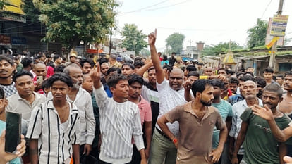 UP News Violence Erupts After Youth Killed by Cattle Smugglers Know Details in Hindi