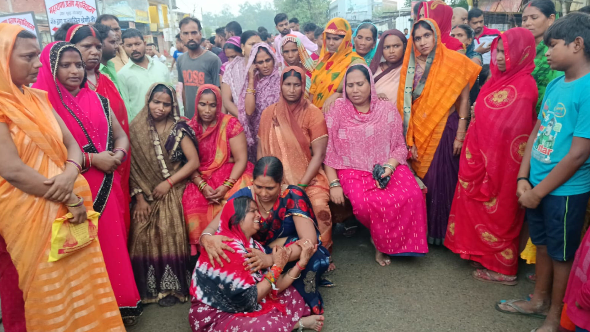 UP News Violence Erupts After Youth Killed by Cattle Smugglers Know Details in Hindi