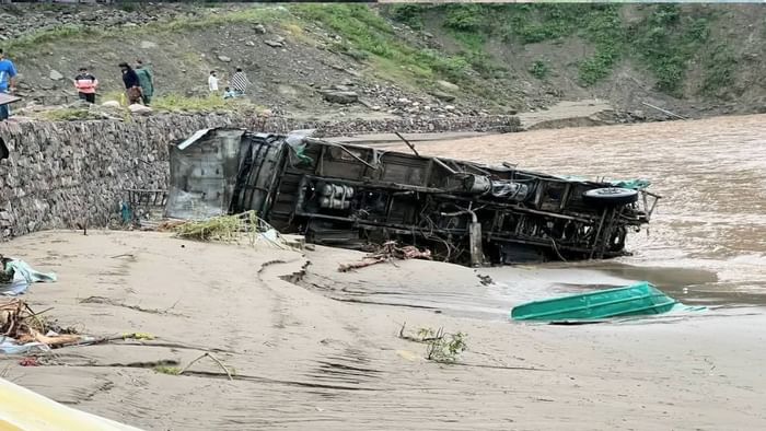 Devastating rain in Himachal: Three dead, one missing due to landslide, hundreds of roads blocked, see photos,