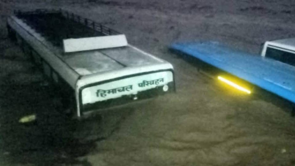 Heavy rain wreaked havoc in Dharampur of mandi bus stand submerged buses and many vehicles swept away
