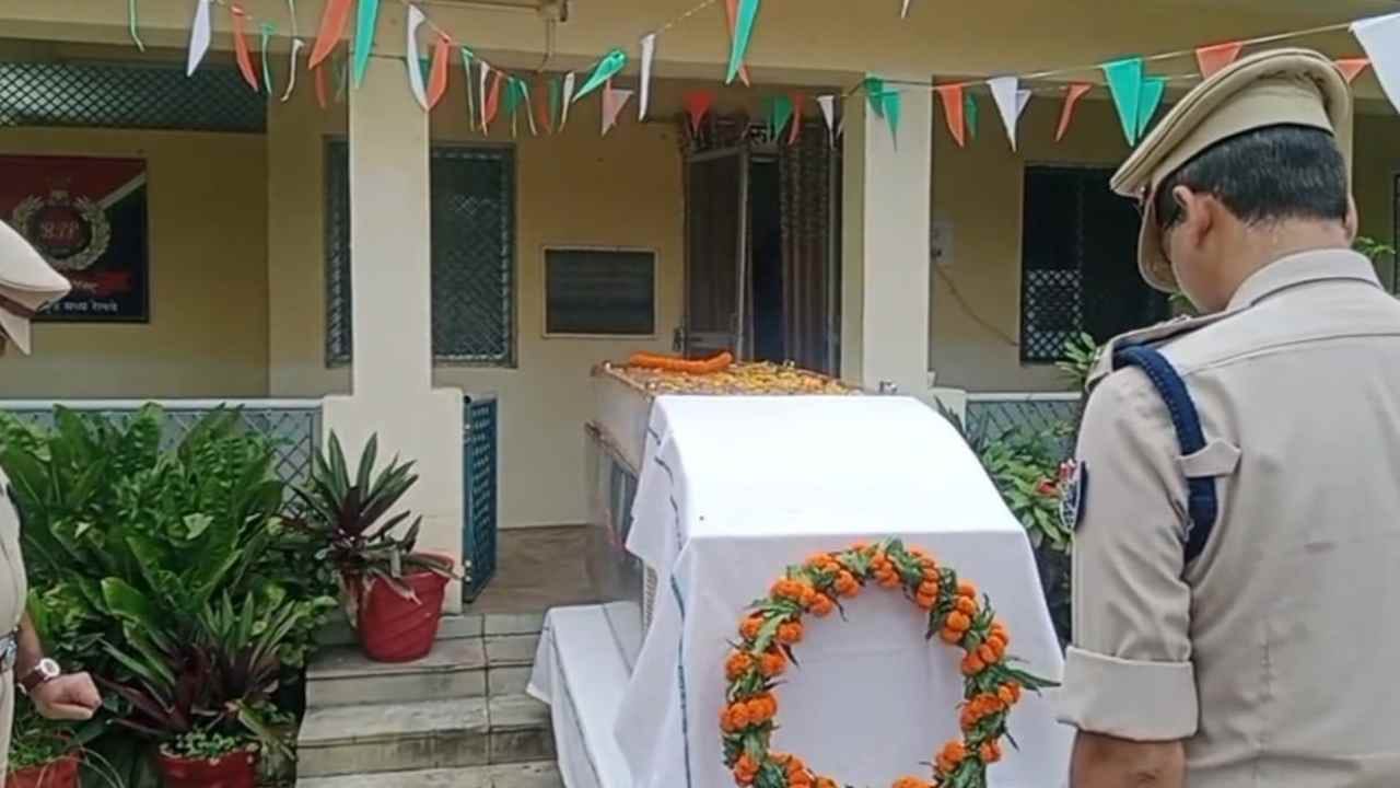 जवान का शव