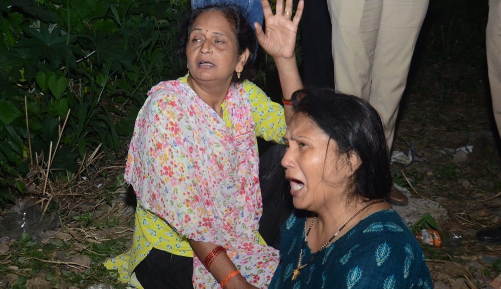 Kanpur Student could not bear burden of insult ended her life on railway trac mother said how will we live now