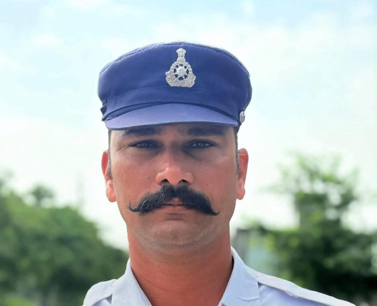 Indore: Constable kept chasing the truck, when the truck stopped at Bada Ganpati, the driver was arrested