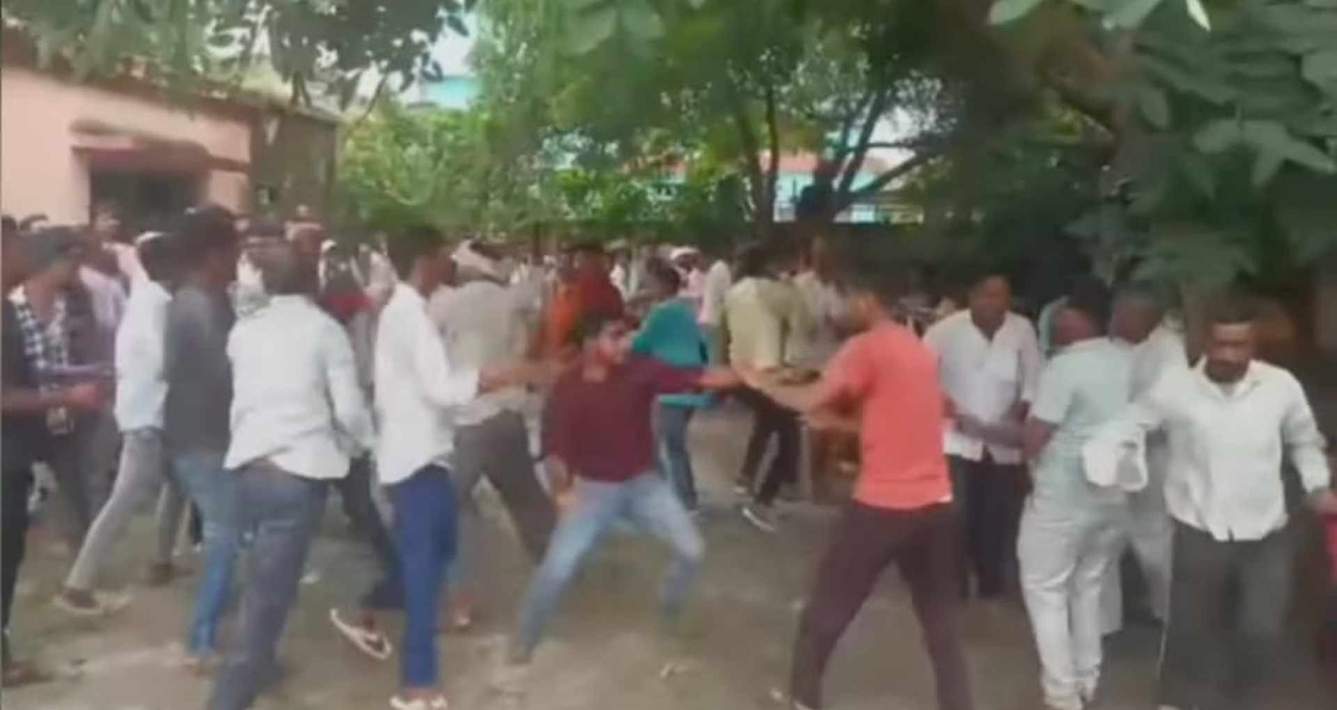 खाद के लिए किसानों में झगड़ा