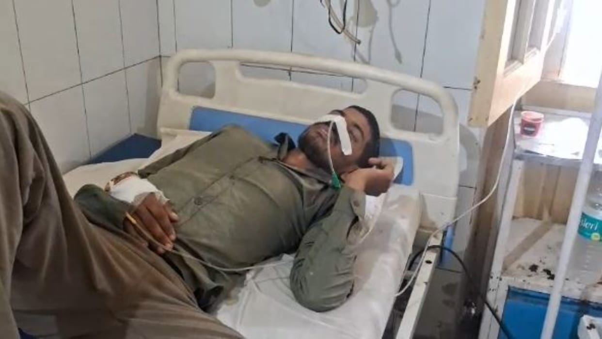 accused man reached the DM office after consuming poison in Budaun