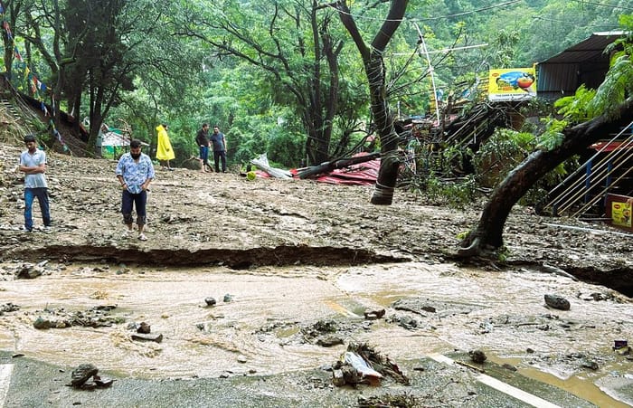 Dehradun weather Heavy Rainfall in Mussoorie Roads collapsed hotels and restaurants destroyed Road Closed