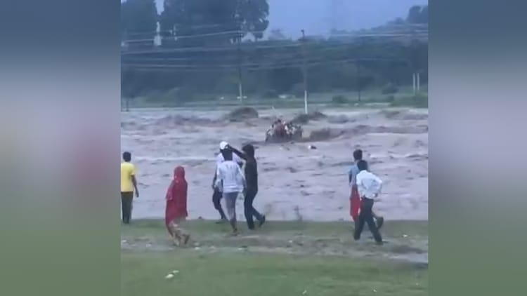 Dehradun Flood: अवैध खनन बन गया 15 श्रमिकों के लिए काल, जान दांव पर लगाई, प्रशासन और विभाग मौन
