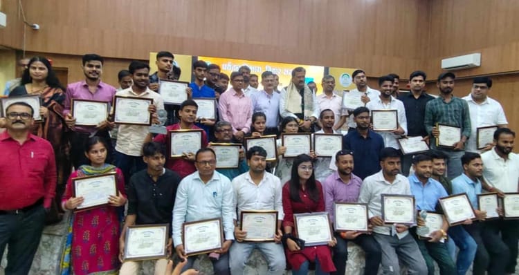 Bihar News: मंत्री राजू कुमार सिंह ने 'मेरा प्रखंड- मेरा गौरव' प्रतियोगिता के विजेताओं को किया सम्मानित