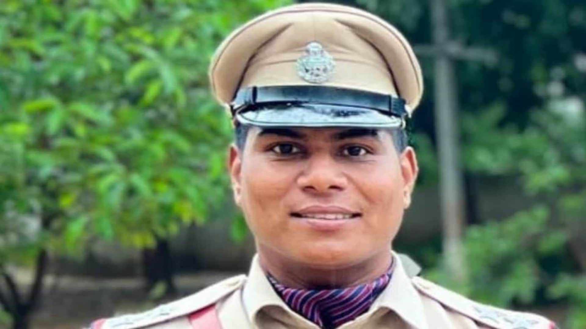 ट्रेन की चपेट में आने से ट्रेनी एसआई की मौत