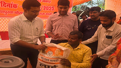 Kanpur: 150 hectares of crops of one thousand farmers of Katra were destroyed, ration kits were distributed