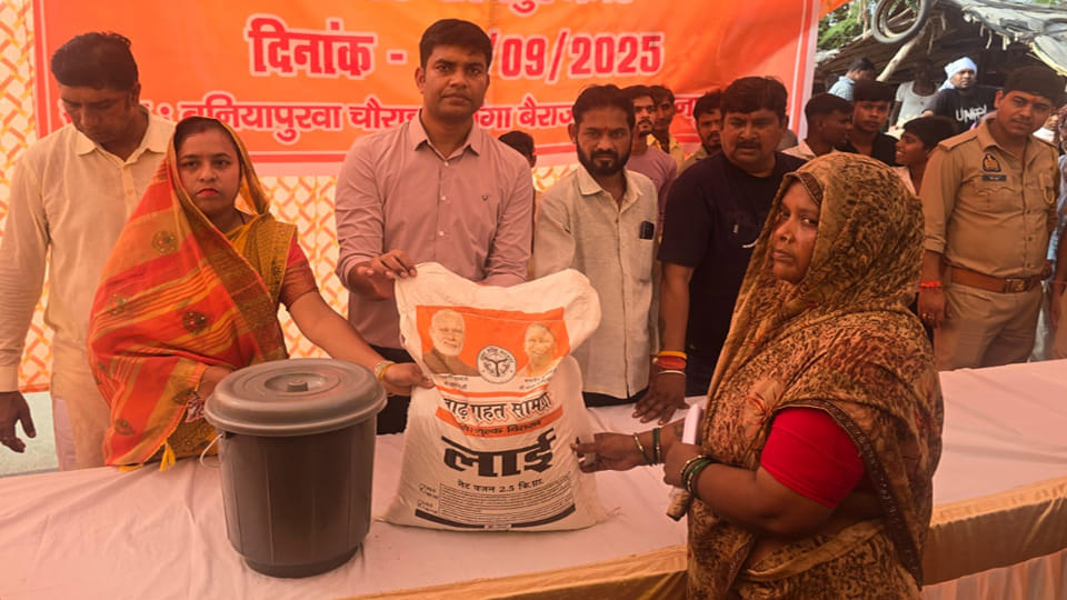 Kanpur: 150 hectares of crops of one thousand farmers of Katra were destroyed, ration kits were distributed