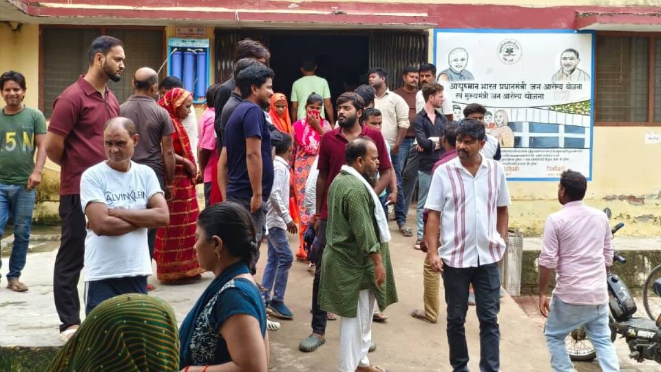 miscreants entered shop and beat councillor In Amethi looted 2.51 lakh and fled