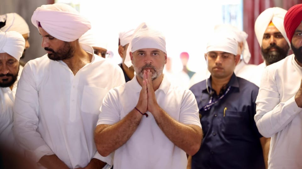 SGPC suspended sewadar who offered Siropa to Rahul Gandhi during Punjab visit