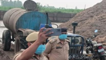 Bijnor: Dead bodies of two youths found in a tanker parked in a sugar mill, villagers create ruckus