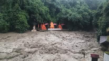 टपकेश्वर मंदिर में तमसा नदी का रौद्र रूप