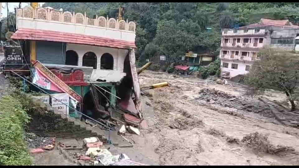 Dehradun: Rain causes havoc in Dehradun... 62 roads damaged, eight bridges broken, two houses collaps