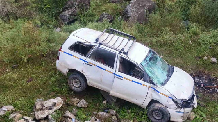 Chamoli: मध्यप्रदेश के यात्रियों की कार बदरीनाथ हाईवे के पास दुर्घटनाग्रस्त, सात में से दो गंभीर, एक लापता