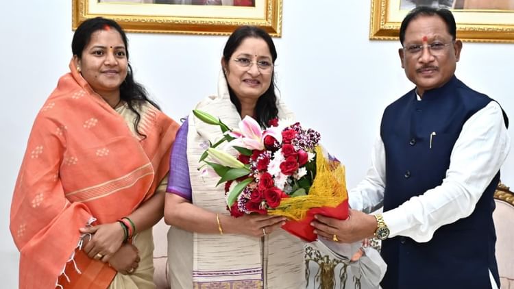 CG: केंद्रीय महिला एवं बाल विकास मंत्री अन्नपूर्णा ने की सीएम विष्णुदेव से मुलाकात, इन मुद्दों पर हुई चर्चा