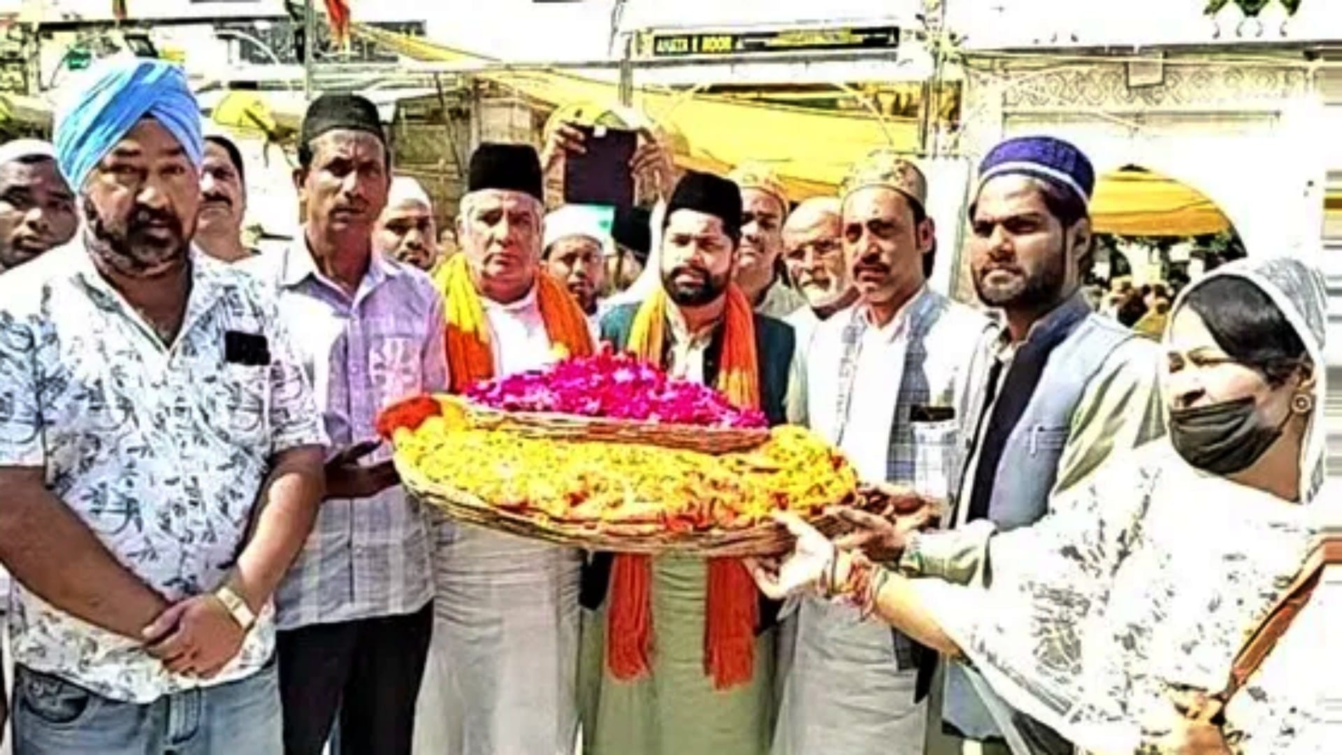 अजमेर दरगाह में पीएम मोदी के जन्मदिवस पर चादर पेश
