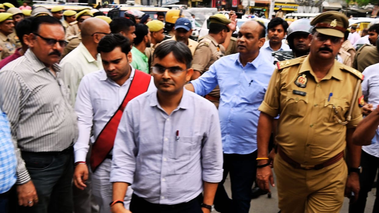 Resolution Day Varanasi DM resolved 7 out of 121 grievances demonstrating seriousness land disputes