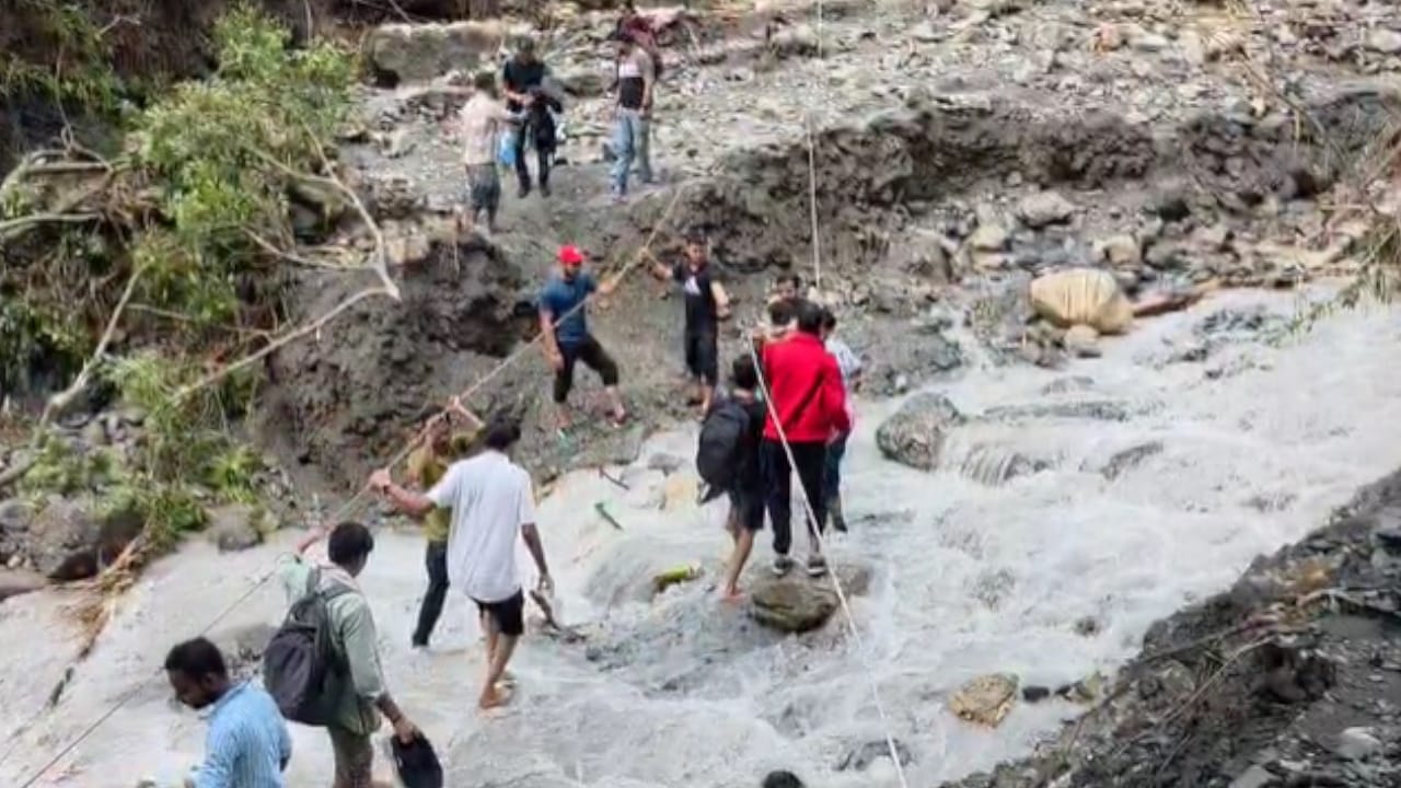 father ran 18 kM s to take his son to hospital helicopter could not fly due to bad weather in Mussoorie