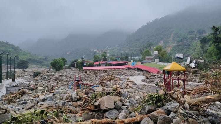 Dehradun Flood: आधी रात बादल फटा तो हिलने लगा घर, बाहर मची थी चीख-पुकार, 15 मिनट और रुकते तो मारे जाते