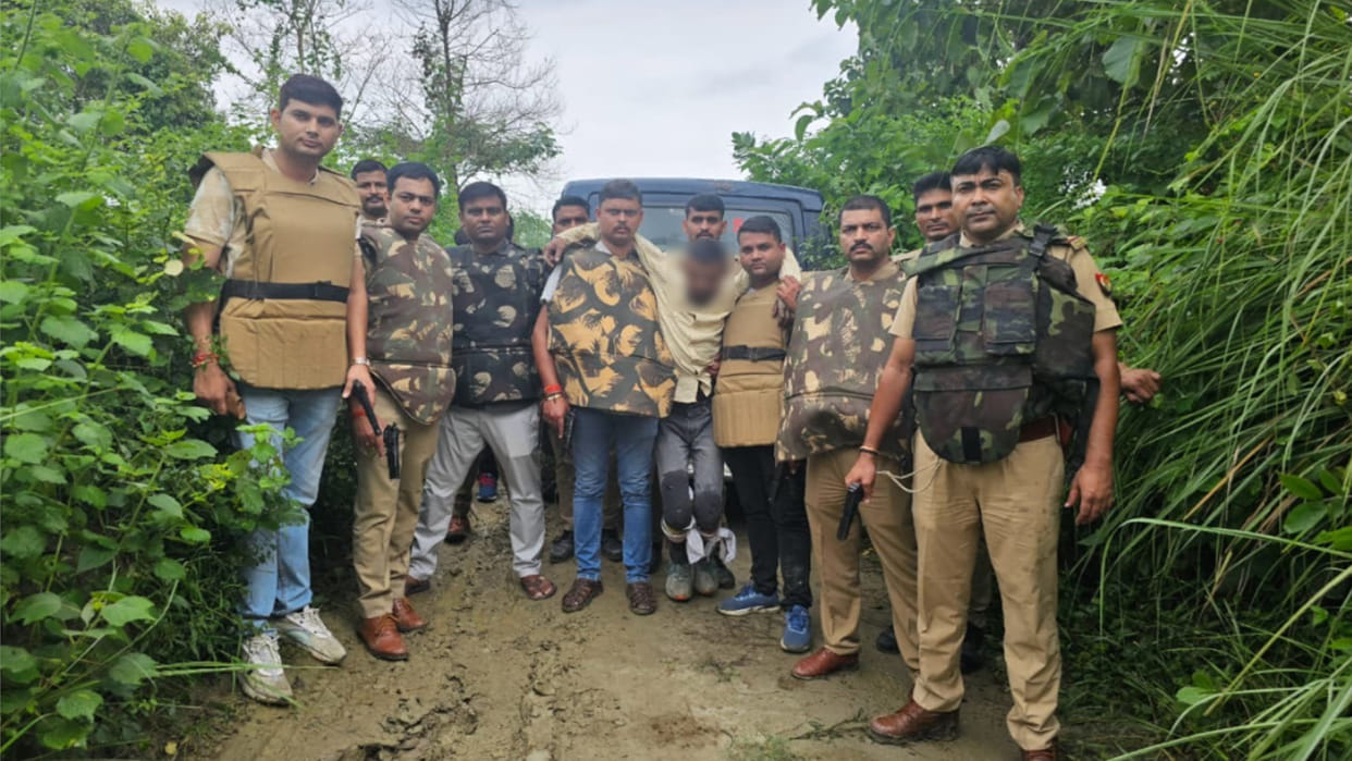 Gorakhpur police arrested the accused in the murder of NEET student Deepak in an encounter; he was shot in leg