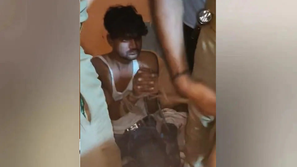 Animal smugglers kill student in Gorakhpur road blocked and stone pelting in protest In gorakhpur