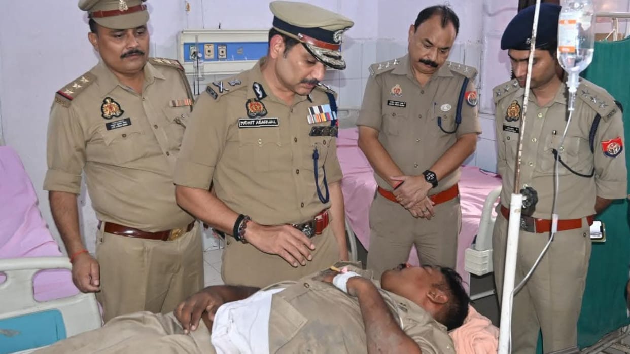 Courtroom brawl 16 injuries on the inspector body kidneys severely affected wife faints seeing injured husband