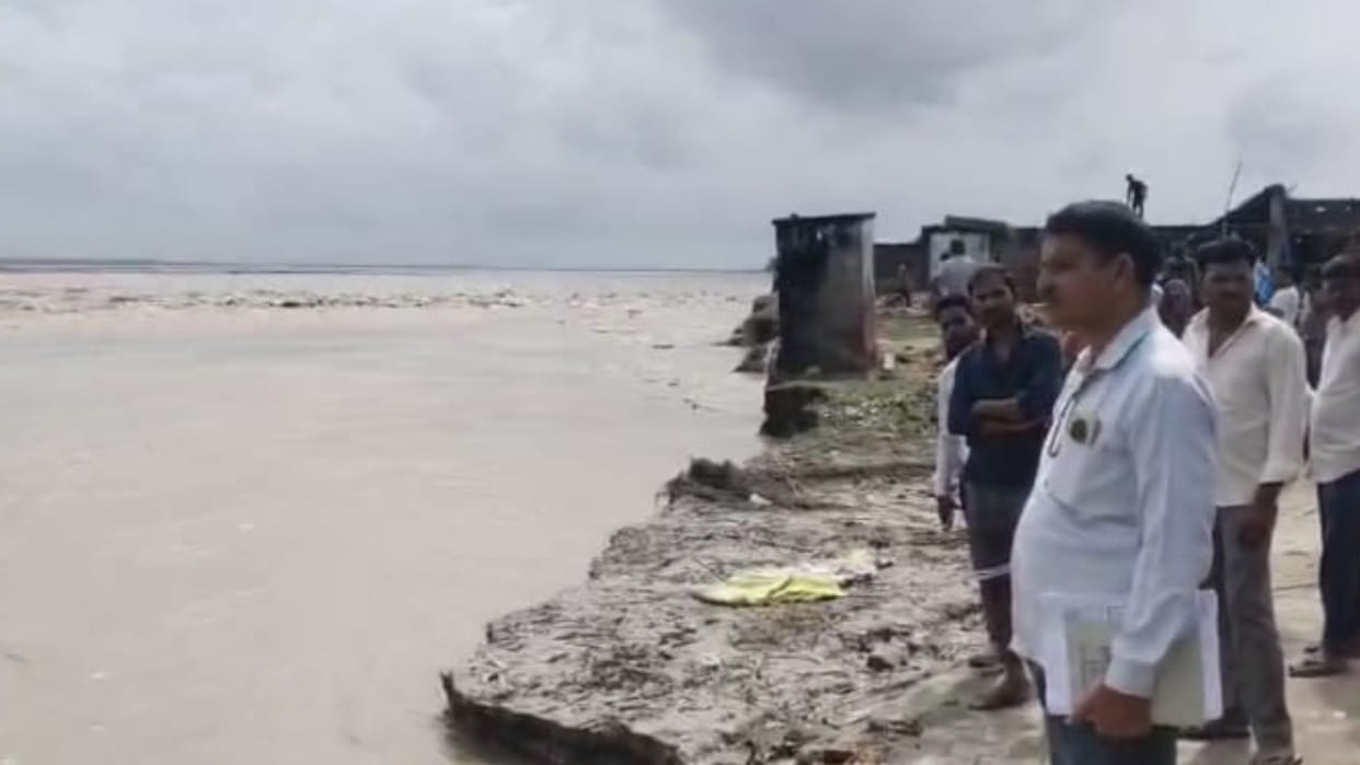 Ten more houses collapsed in the Sharda river in Lakhimpur Kheri